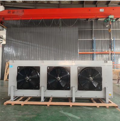 En el caso de las máquinas de refrigeración de tipo de techo grande de la serie EN, las partes de refrigeración con tres ventiladores